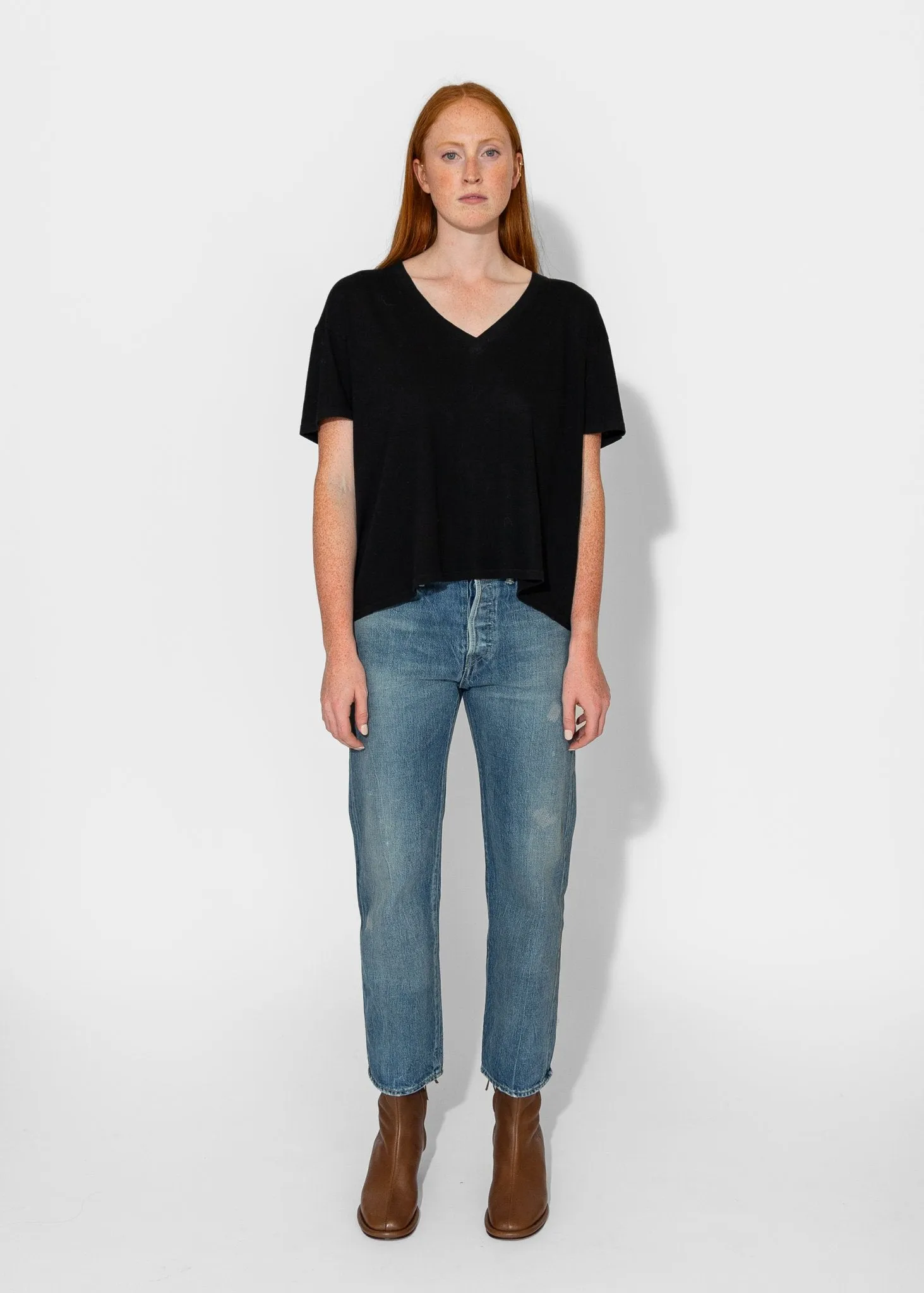 V-Neck Boxy Seamless V in Cashmere Black